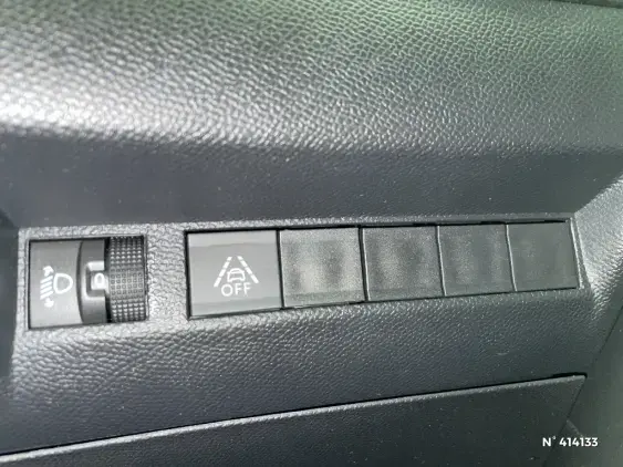 PEUGEOT 2008 II - voiture d'occasion - Photo 15