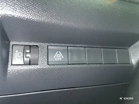 PEUGEOT 208 II - voiture d'occasion - Photo 15