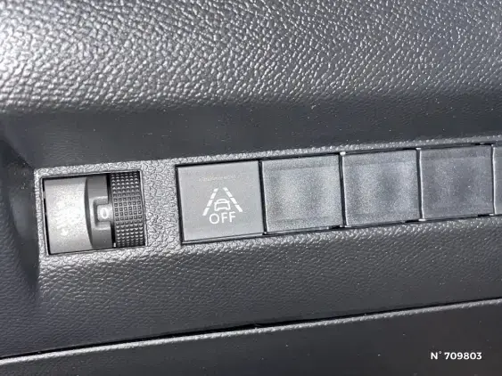 PEUGEOT 2008 II - voiture d'occasion - Photo 14