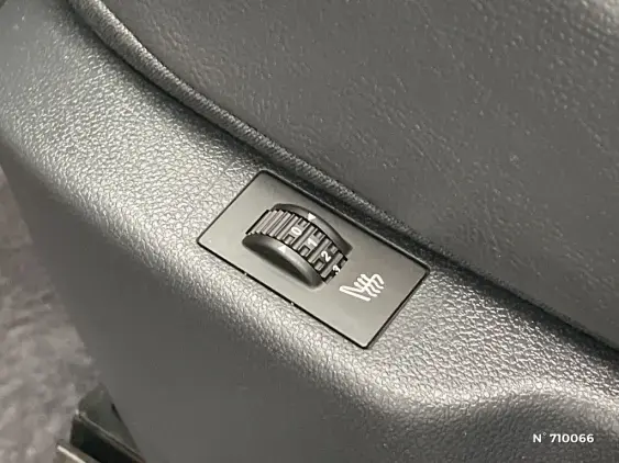 PEUGEOT 3008 - voiture d'occasion - Photo 23