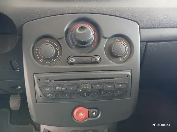 RENAULT CLIO III - voiture d'occasion - Photo 12
