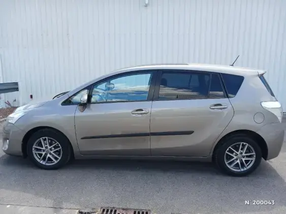 TOYOTA VERSO - voiture d'occasion - Photo 2