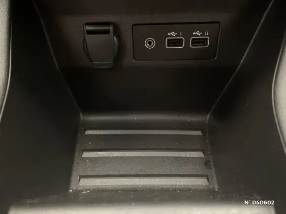 RENAULT CLIO V - voiture d'occasion - Photo 24