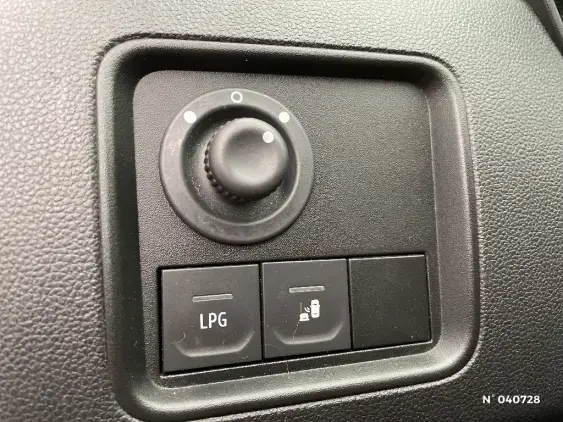 DACIA DUSTER II - voiture d'occasion - Photo 15