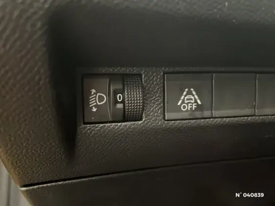 PEUGEOT 208 BUSINESS R II - voiture d'occasion - Photo 15