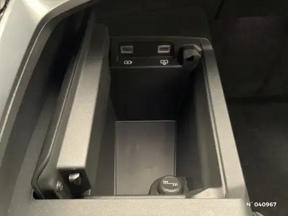 PEUGEOT 3008 III - voiture d'occasion - Photo 24