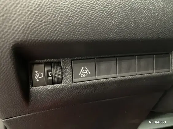 PEUGEOT 2008 II - voiture d'occasion - Photo 15