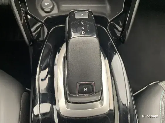 PEUGEOT 2008 II - voiture d'occasion - Photo 26