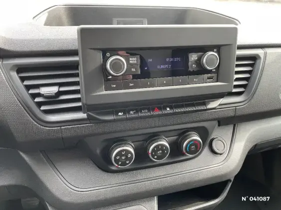 RENAULT TRAFIC FG III - voiture d'occasion - Photo 12