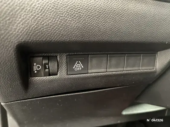 PEUGEOT 2008 II - voiture d'occasion - Photo 15