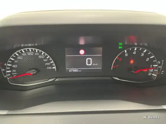 PEUGEOT 2008 II - voiture d'occasion - Photo 12