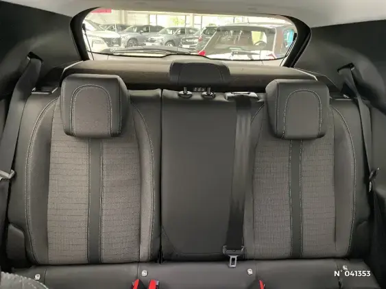 PEUGEOT 2008 II - voiture d'occasion - Photo 11