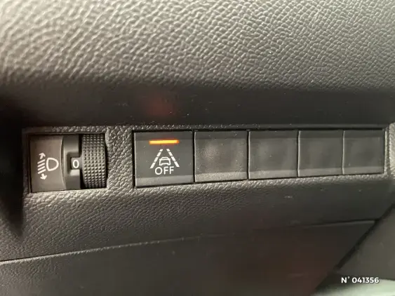 PEUGEOT 2008 II - voiture d'occasion - Photo 15