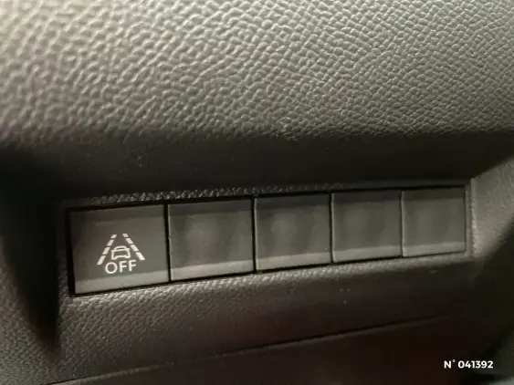 PEUGEOT 2008 II - voiture d'occasion - Photo 14