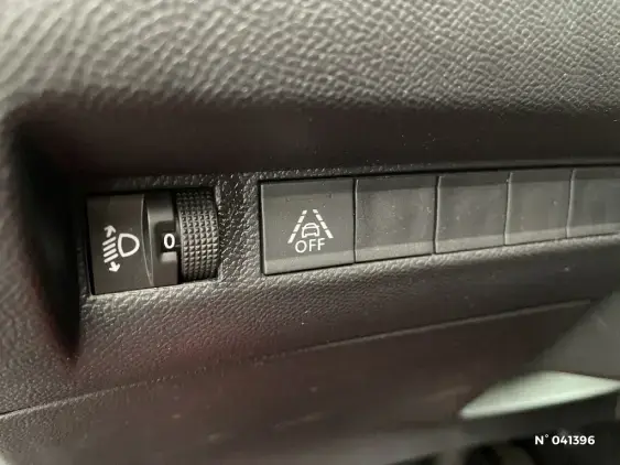 PEUGEOT 2008 II - voiture d'occasion - Photo 15