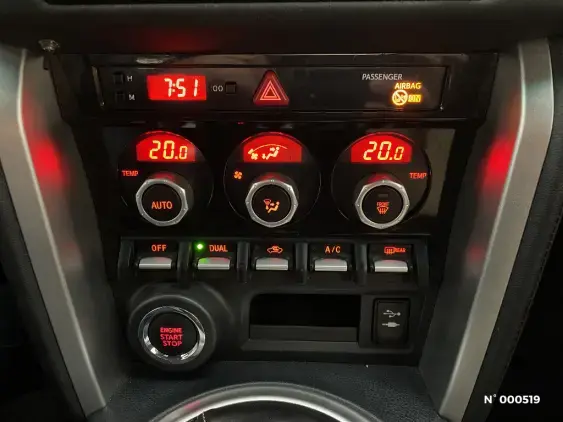 TOYOTA GT86 - voiture d'occasion - Photo 14