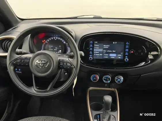 TOYOTA AYGO X - voiture d'occasion - Photo 13