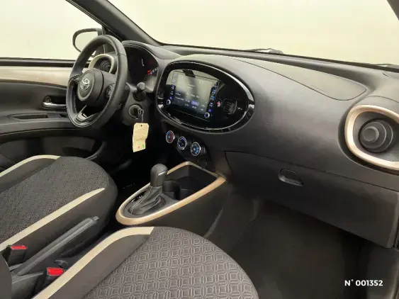TOYOTA AYGO X - voiture d'occasion - Photo 10