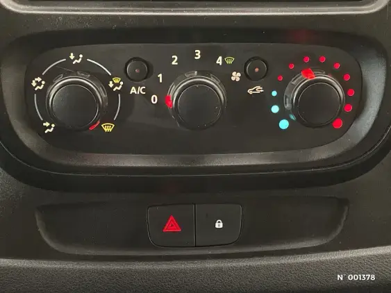 RENAULT TRAFIC III - voiture d'occasion - Photo 14