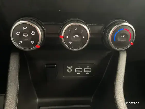 RENAULT CLIO V - voiture d'occasion - Photo 35