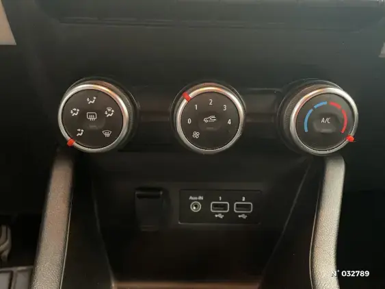 RENAULT CLIO V - voiture d'occasion - Photo 30