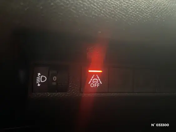 PEUGEOT 2008 II - voiture d'occasion - Photo 14