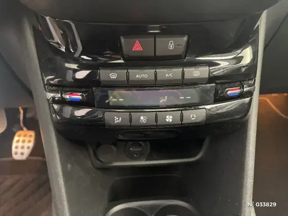 PEUGEOT 208 - voiture d'occasion - Photo 34