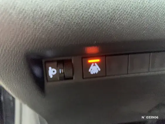 PEUGEOT 208 II - voiture d'occasion - Photo 14