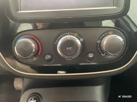 RENAULT CAPTUR - voiture d'occasion - Photo 27