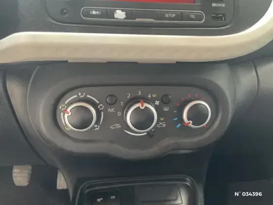 RENAULT TWINGO III - voiture d'occasion - Photo 26