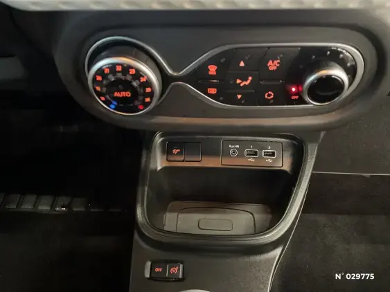 RENAULT TWINGO III - voiture d'occasion - Photo 34