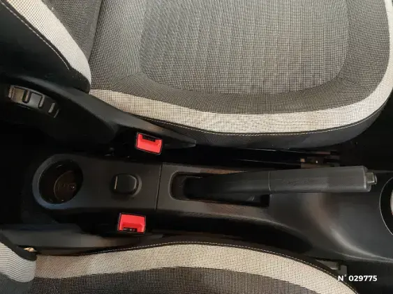 RENAULT TWINGO III - voiture d'occasion - Photo 36