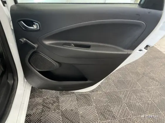 RENAULT ZOE - voiture d'occasion - Photo 38