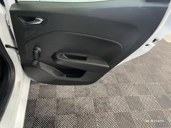 RENAULT CLIO REVERSIBLE V - voiture d'occasion - Photo 38