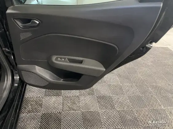 RENAULT CLIO V - voiture d'occasion - Photo 39