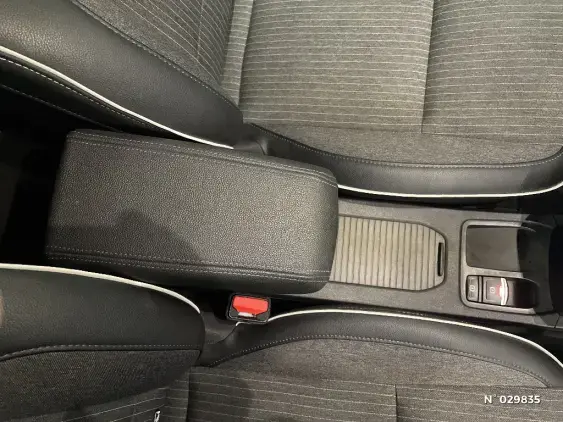 RENAULT CLIO V - voiture d'occasion - Photo 30