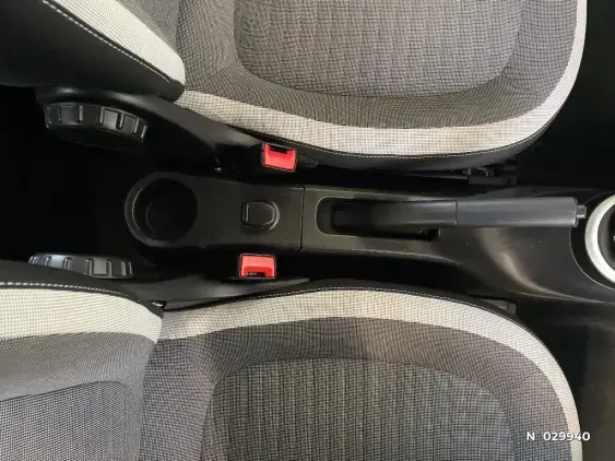 RENAULT TWINGO III - voiture d'occasion - Photo 31