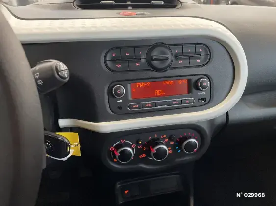 RENAULT TWINGO III - voiture d'occasion - Photo 13