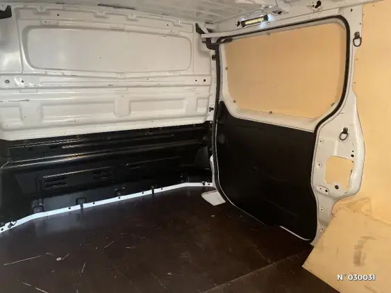 RENAULT TRAFIC FG III - voiture d'occasion - Photo 38