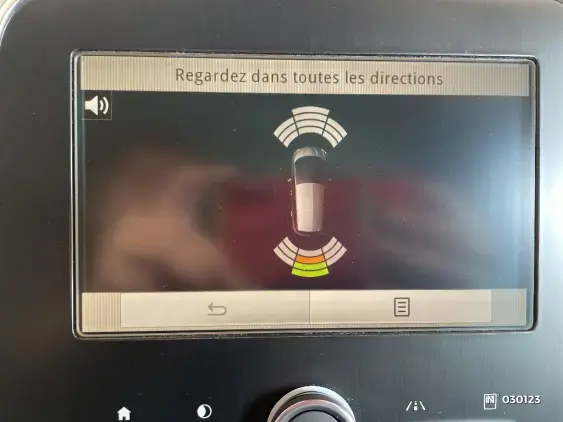 RENAULT SCENIC IV - voiture d'occasion - Photo 14