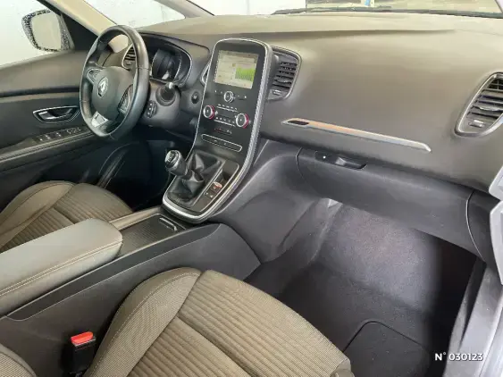 RENAULT SCENIC IV - voiture d'occasion - Photo 10