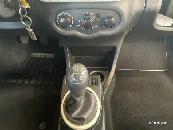 RENAULT TWINGO III - voiture d'occasion - Photo 34