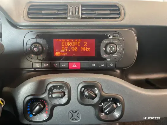 FIAT PANDA III - voiture d'occasion - Photo 32