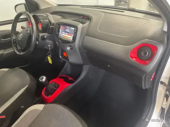 TOYOTA AYGO II - voiture d'occasion - Photo 10