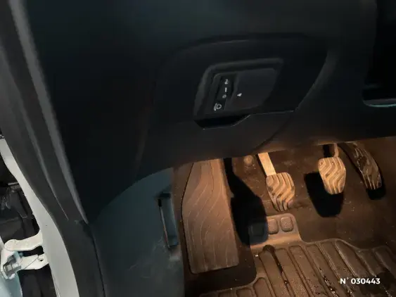 RENAULT SCENIC IV - voiture d'occasion - Photo 15