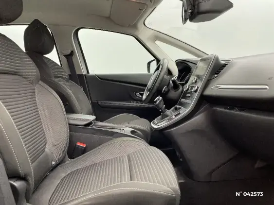 RENAULT SCENIC IV - voiture d'occasion - Photo 10