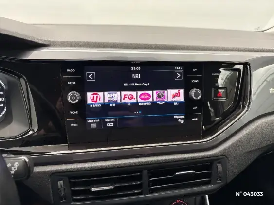 VOLKSWAGEN POLO VI - voiture d'occasion - Photo 13