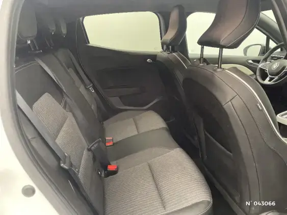 RENAULT CLIO V - voiture d'occasion - Photo 11