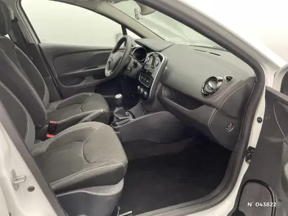 RENAULT CLIO IV - voiture d'occasion - Photo 10