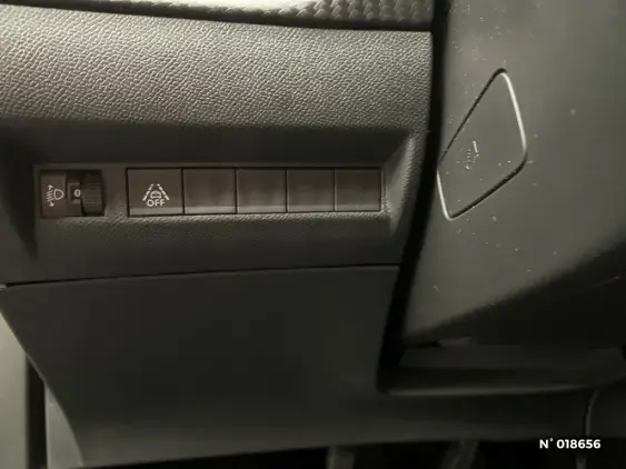 PEUGEOT 2008 II - voiture d'occasion - Photo 15